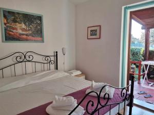 A bed or beds in a room at Casa di Giò - Bilocale con giardino