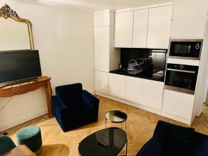 Home Sweet Home Champs de Mars