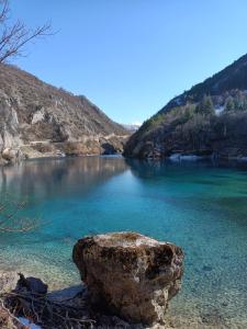 a large rock in the middle of a lake at Casa vacanza Pratola in Pratola Peligna