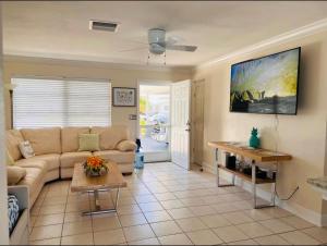 Fotografie z fotogalerie ubytování Cheerful home with two Bedrooms v destinaci Cape Coral