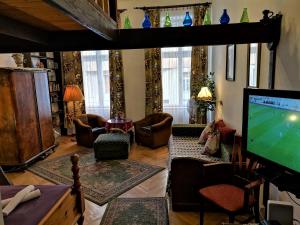 a living room with a tv with a video game at Locomotive Hostel in Budapest