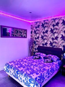 Ένα ή περισσότερα κρεβάτια σε δωμάτιο στο Luxury Dreams Balneo +5 φωτογραφίες