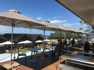 Huskisson Hotel餐厅或其他用餐的地方