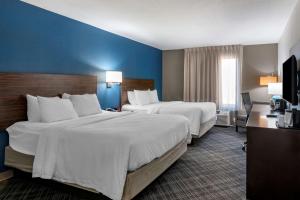 A bed or beds in a room at Comfort Inn