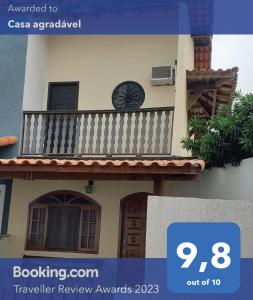 a picture of a house with a balcony at Casa agradável in Cabo Frio