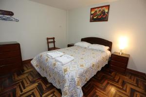 a bedroom with a bed with two towels on it at Witobi Hostal in Cajamarca