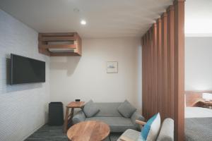 Area tempat duduk di LAZULI Hiroshima Hotel and Lounge