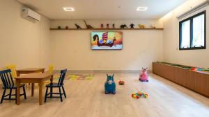 a room with three toy animals sitting on the floor at Salinas Premium Resort in Salinópolis