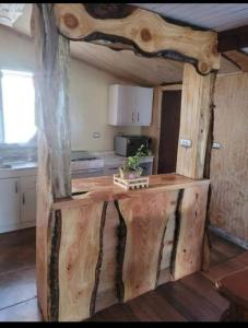 a kitchen with a wooden counter in a room at Cabaña con estacionamiento in Panguipulli