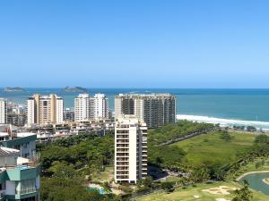 una vista aérea de la ciudad y el océano en Maravilhosa Cobertura com Vista Panorâmica, Piscina e varanda Gourmet B11-0012, en Río de Janeiro