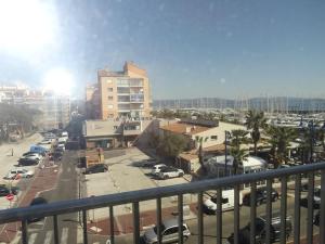 Widok na miasto Hyères z tego apartamentu