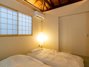 Trawl Guesthouse トロールゲストハウス Breakfast Options房間的床