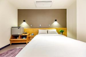 The Jade Hotel房間的床