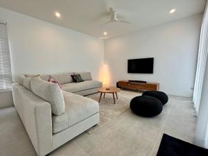 TV a/nebo společenská místnost v ubytování Blossom Villa - Lamai, Koh Samui - Entire Villa
