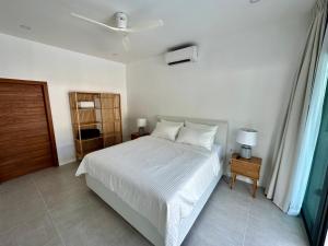 Postel nebo postele na pokoji v ubytování Blossom Villa - Lamai, Koh Samui - Entire Villa + 15 fotografií