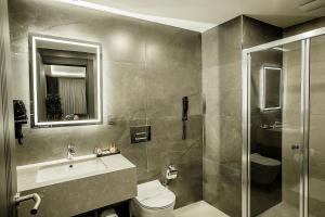 Bilik mandi di Kızılkaya Business Otel +30 gambar