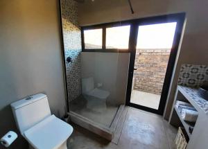 Kylpyhuone majoituspaikassa Exhale Cottage