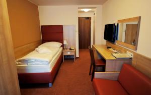 A television and/or entertainment centre at Hotel Club