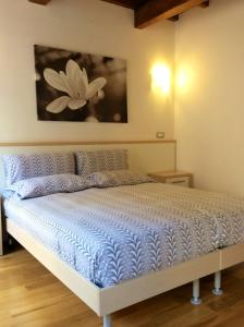 a bed with a blue comforter in a bedroom at La Dolce Vita in Riomaggiore