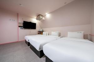 Postel nebo postele na pokoji v ubytování No25 Hotel Yeonsan