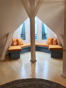 a row of benches in a room with windows at LOFT-Panoramablick-HAFEN & ELBE! in Hamburg