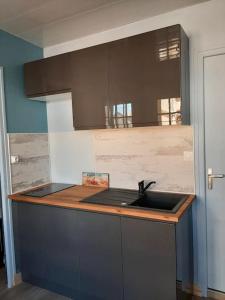 Zdjęcie z galerii obiektu Opaline, appartement rénové, la mer à 50 mètres w mieście Ault