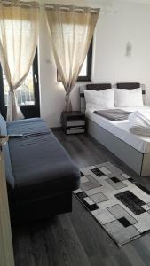 Giường trong phòng chung tại Apartamente Ambrus E Studio 21 Praid