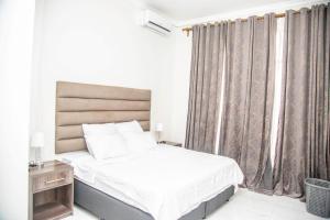 Postel nebo postele na pokoji v ubytování Longhorn Executive Apartments + 3 fotografie