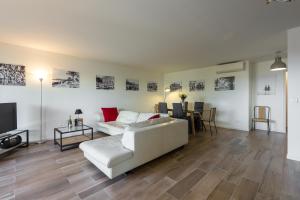 Fotografia z galérie ubytovania Modern spacious 3 Bed 2 Bath Apt in quiet residential area of Cannes walking distance to Croisette - 1769 v Cannes