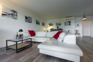 Fotografia z galérie ubytovania Modern spacious 3 Bed 2 Bath Apt in quiet residential area of Cannes walking distance to Croisette - 1769 v Cannes