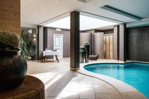 Bazén v ubytování Hotel Antines nebo v jeho okolí