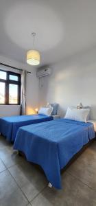 Un pat sau paturi într-o cameră la SANDSTONE LUXURY 2 BEDROOM APARTMENT with LIFT and COMMON POOL