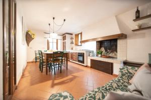 Kuchyň nebo kuchyňský kout v ubytování Casetta di Butia, Mimosa Apartment