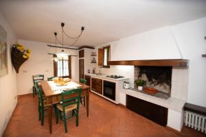 Kuchyň nebo kuchyňský kout v ubytování Casetta di Butia, Mimosa Apartment