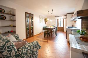 Kuchyň nebo kuchyňský kout v ubytování Casetta di Butia, Mimosa Apartment