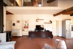 a living room with a tv and a couch at Serena Apartment, Cosy Close Center Town in Lucca