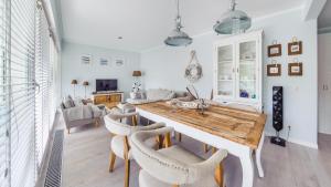 Kuchyňa alebo kuchynka v ubytovaní Apartamenty Sun & Snow Playa Baltis z sauną