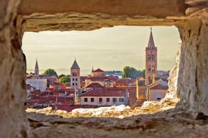 Nespecifikovaný výhled na destinaci Zadar nebo výhled na město při pohledu z penzionu