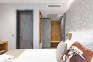 Postel nebo postele na pokoji v ubytování Victoria Interpark Hotel