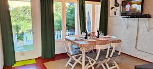A balcony or terrace at CASA CON JARDÍN A 35 METROS DE LA PLAYA. BR.