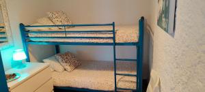 A bed or beds in a room at CASA CON JARDÍN A 35 METROS DE LA PLAYA. BR.