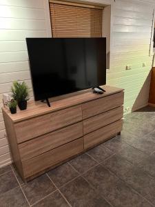 TV a/nebo společenská místnost v ubytování 3 room apartment with parking