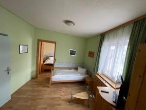 Łóżko lub łóżka w pokoju w obiekcie Waldrestaurant VIDA