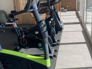 Posilňovňa alebo fitness centrum v ubytovaní 1 9 Tesoro Galeon Spa y Gym