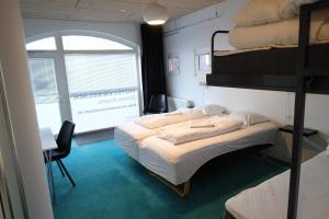 a room with two bunk beds and a window at Motel Sindal in Sindal