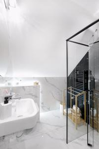 Kúpeľňa v ubytovaní Apartament z sauną i jacuzzi na wyłączność - Sikorówka - Dobre Miejsce + 27 fotografií