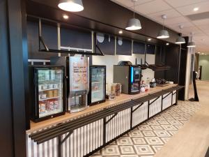 Kuchyň nebo kuchyňský kout v ubytování B&B HOTEL Dijon Valmy Toison d'or