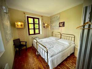 Postel nebo postele na pokoji v ubytování HARABURDI® Recyclart Hotel