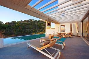 Bazén v ubytovaní Luxury Villa Tomillo alebo v jeho blízkosti
