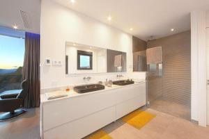 Kuchnia lub aneks kuchenny w obiekcie Luxury Villa Tomillo